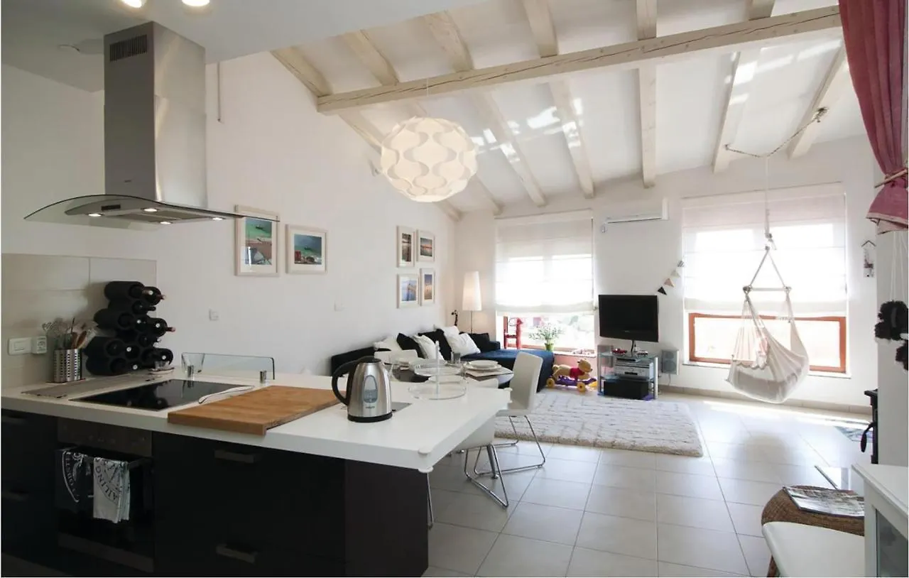 Lovely Apartment In Liznjan With House Sea View