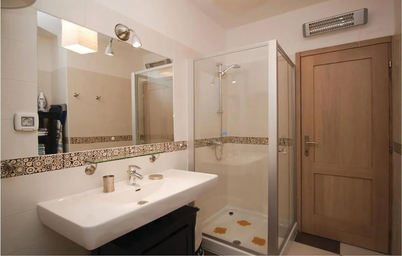 Lovely Apartment In Liznjan With House Sea View